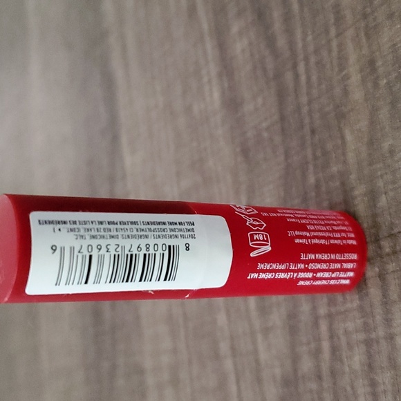 NEW💋 NYX Smooth Whip Matte Lip Cream - Picture 2 of 4